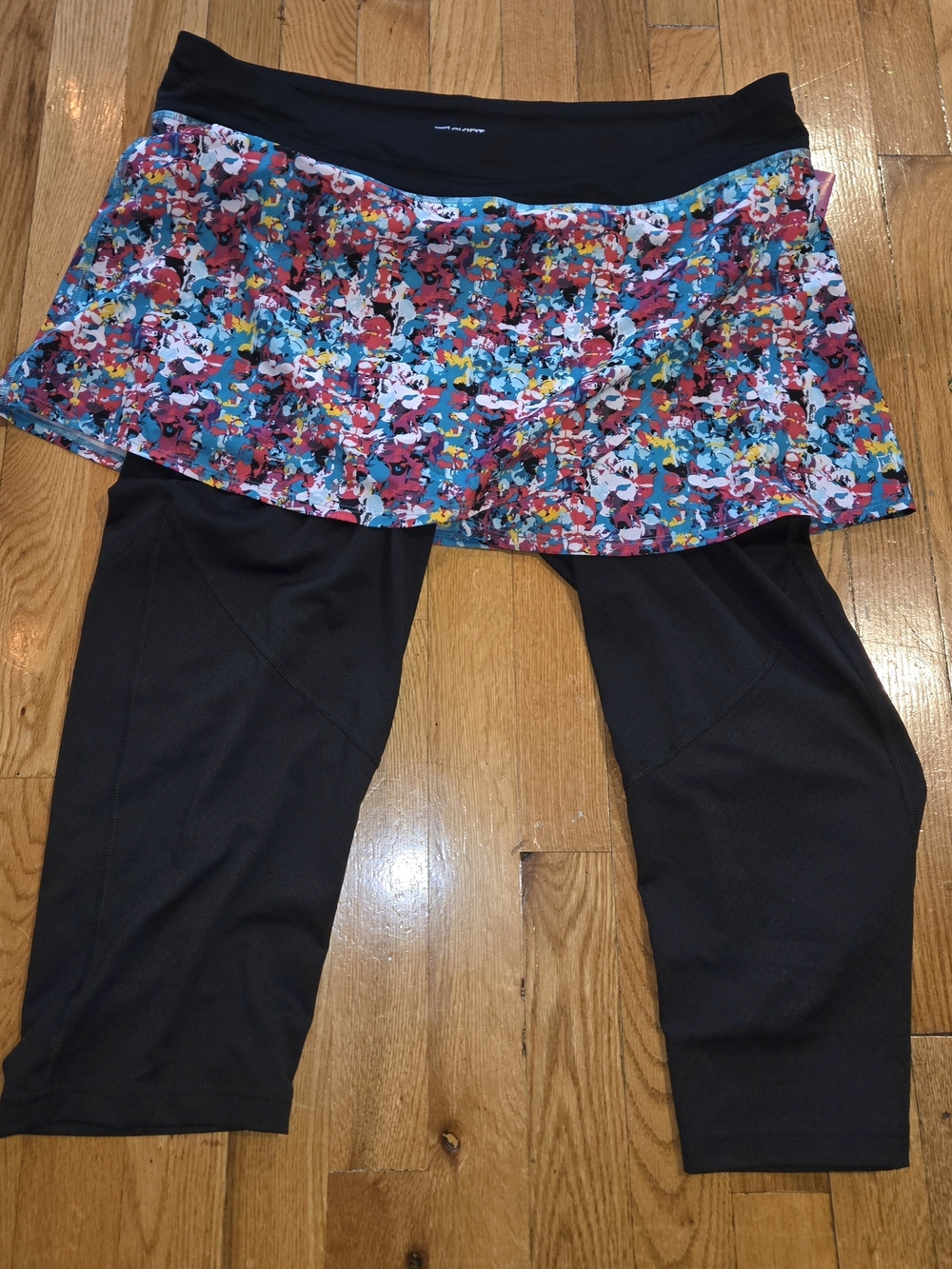 Skirt Sports Hover Capri Skirt XL Holiday Print Black Running Skirt Leggings NWT